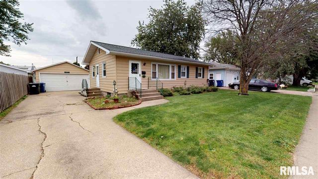 1129 Galbraith Dr, Clinton, IA 52732