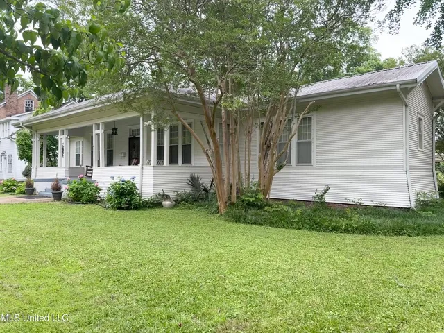 1303 River Rd, Greenwood, MS 38930