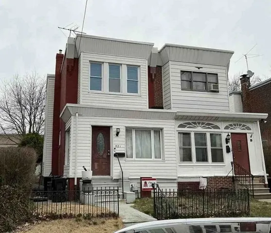 521 Robbins St, Philadelphia, PA 19111