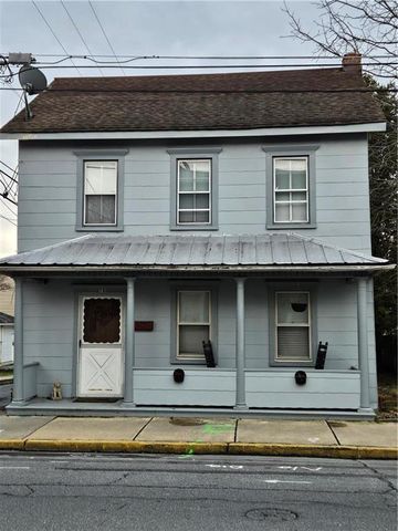 28 E  Center St, Nazareth, PA 18064