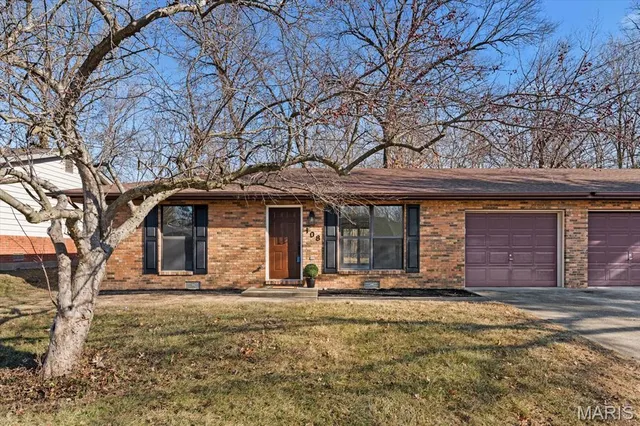 108 Christine Dr, Shiloh, IL 62221