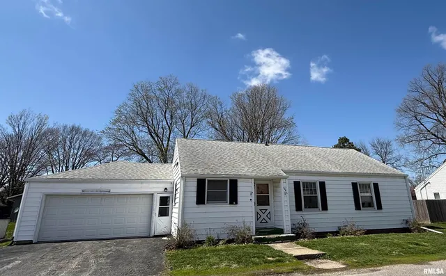 424 Lashmett Ct, Rushville, IL 62681
