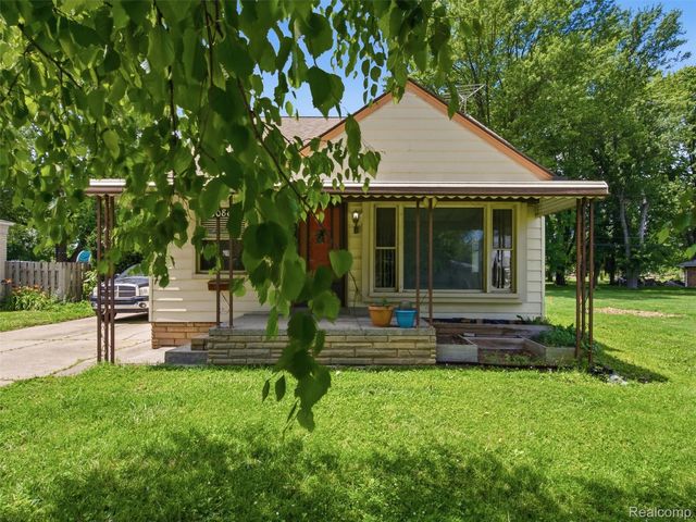 30885 Tennessee St, Roseville, MI 48066