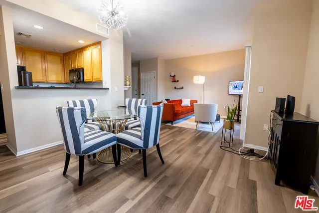 4600 Don Lorenzo Dr #4, Los Angeles, CA 90008