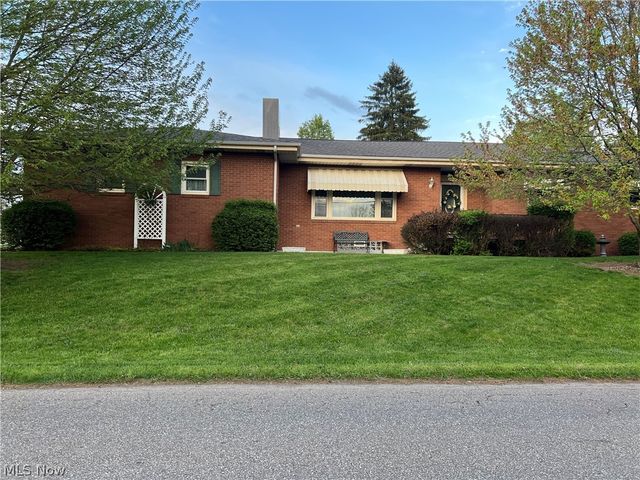 100 Pine Knoll Ter, Saint Clairsville, OH 43950