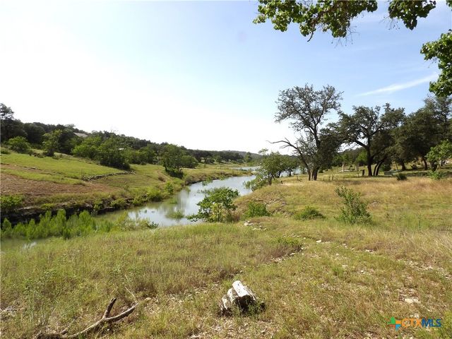 995 Five Oaks Cir, Canyon Lake, TX 78133