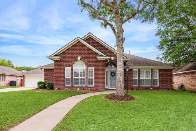 602 Westview Terrace Dr, Sealy, TX 77474