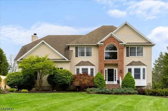 5 Prall Ct, Ringoes, NJ 08551