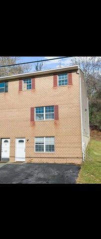 1315 Jeter Ave, Fountain Hill, PA 18015