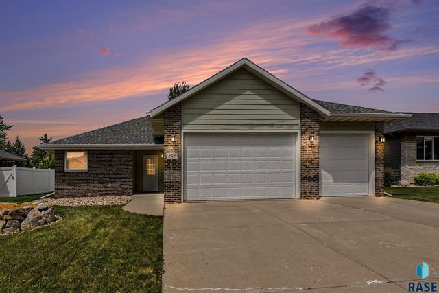 828 E  70th St, Sioux Falls, SD 57108