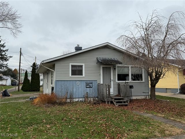 424 3rd St NE, New Philadelphia, OH 44663