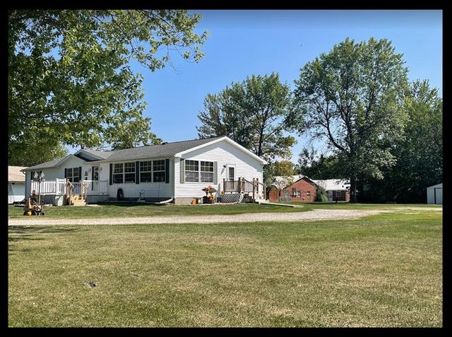 309 W  3rd St, Shelbyville, MO 63469