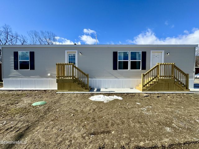 7 3rd Ave, Cheshire, MA 01225