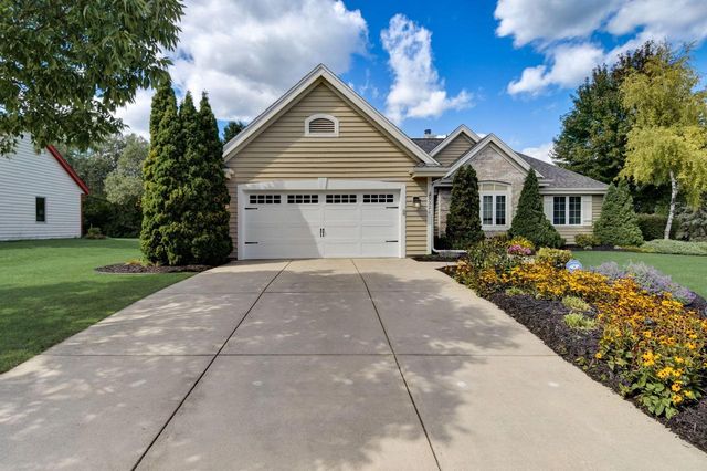 3321 South Highpointe DRIVE, New Berlin, WI 53151