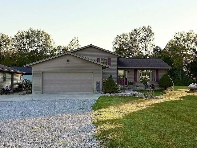 21930 Foster Rd, Wellington, OH 44090