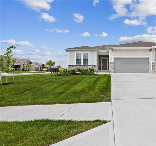 4906 N  145th St, Basehor, KS 66007