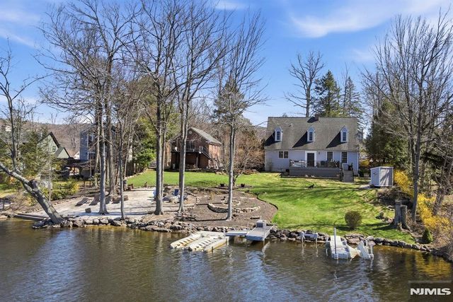 173 Point Breeze Dr W, Hewitt, NJ 07421
