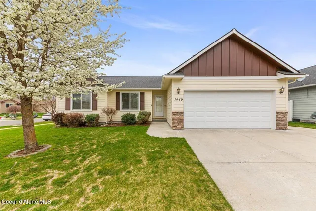 1449 N  Moonstone St, Post Falls, ID 83854