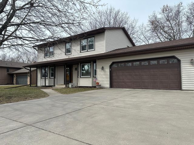 8185 Comstock Way, Inver Grove Heights, MN 55076