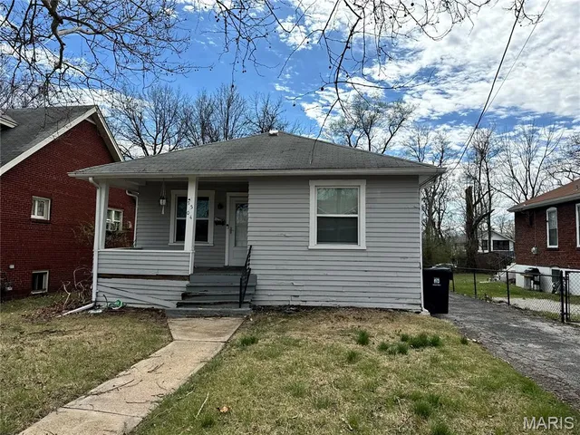7504 Trenton Ave, Saint Louis, MO 63130