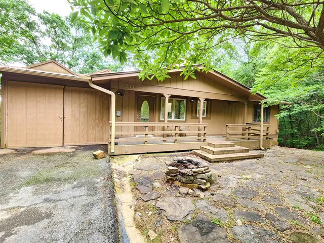 211 Burnt Rock Falls Rd, Fairfield Bay, AR 72088