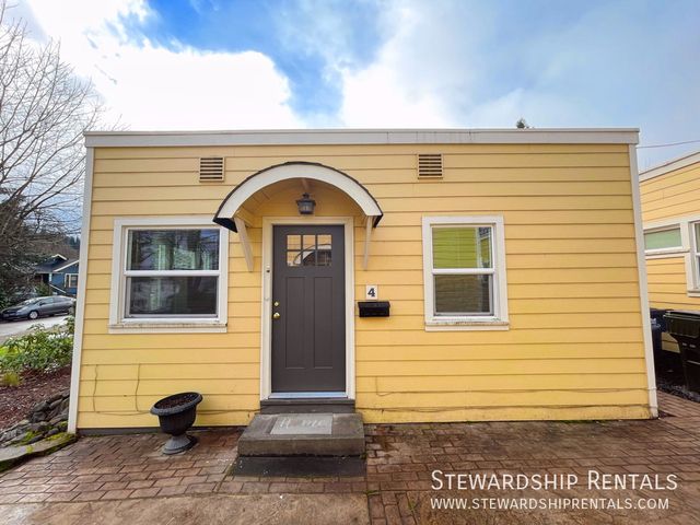 2024 Emerald St #4, Eugene, OR 97403