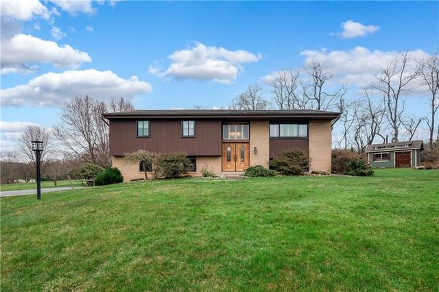 1237 Lakevue Dr, Butler, PA 16002