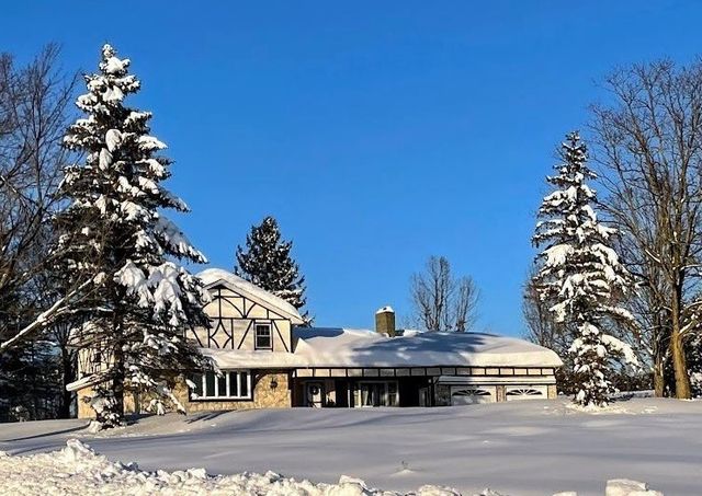 148 Pitkin Hill Rd, Johnson City, NY 13790