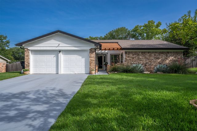 1302 Hemphill Dr, Cleburne, TX 76033