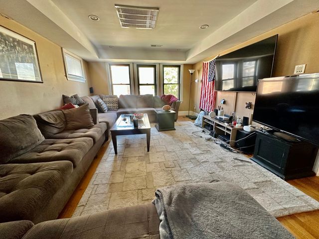 39 Woodstock Ave, Brighton, MA 02135