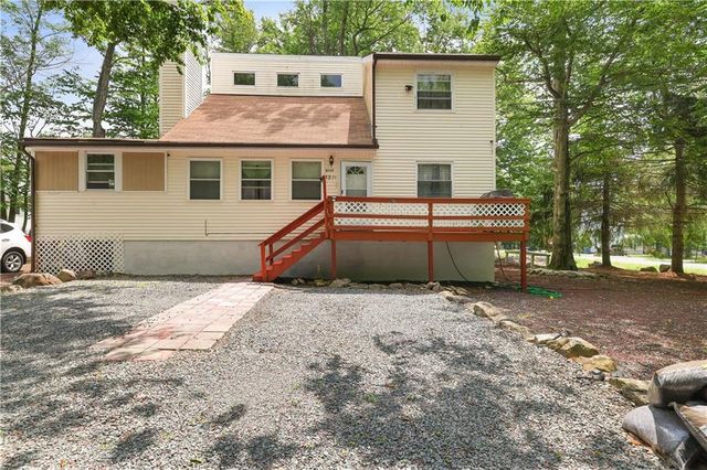 7105 Bell Dr, Tobyhanna, PA 18466