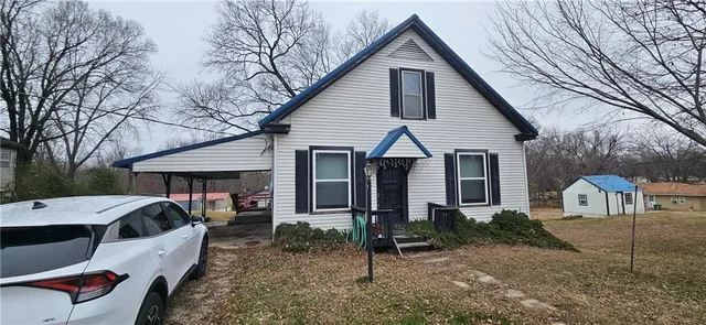307 N  Oak St, Urich, MO 64788