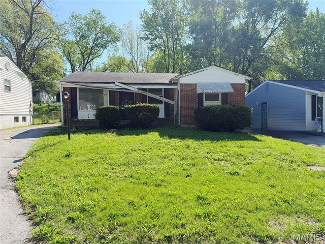 10078 Prince Dr, Saint Louis, MO 63136