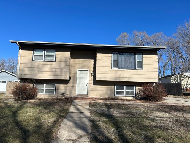 1314 W  4th Ave, Mitchell, SD 57301
