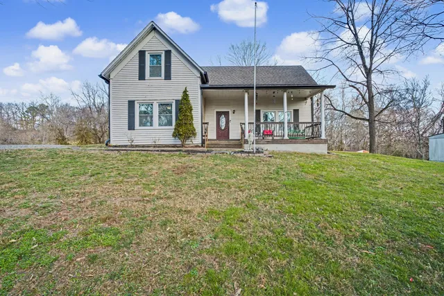 116 Tracy Academy St, Charlotte, TN 37036