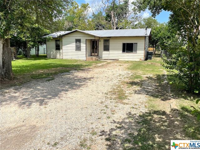 144 Hickory Ave, Luling, TX 78648