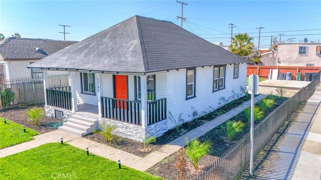 1737 E  84th St, Los Angeles, CA 90001