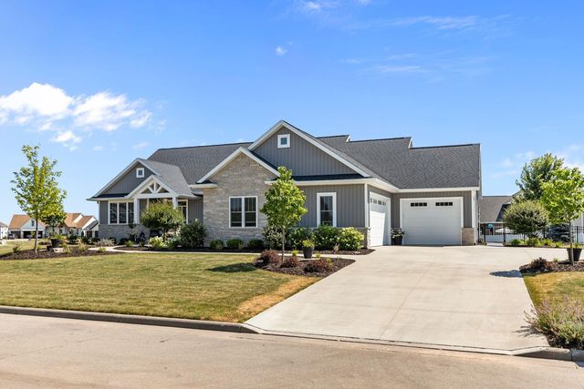 3001 W  Old Oak Dr, Appleton, WI 54913