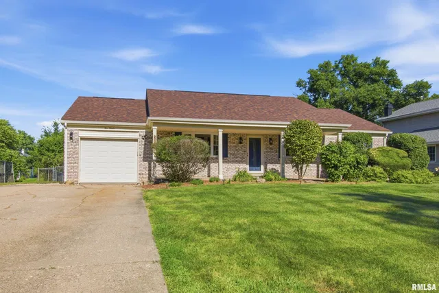 513 Meadow Dr, Macomb, IL 61455