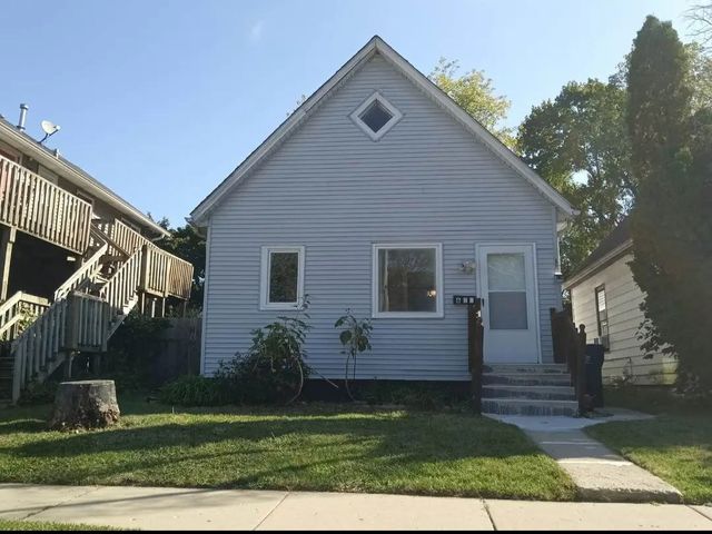 621 N  Ash St, Waukegan, IL 60085