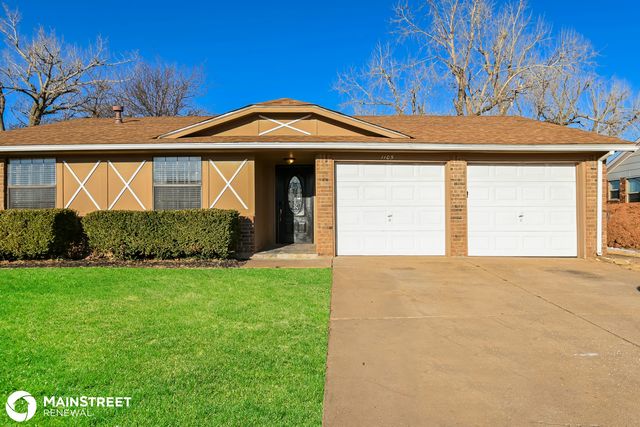 1105 S  Avery Dr, Moore, OK 73160