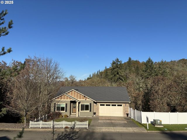 286 Winchester Creek Ave, Winchester, OR 97495