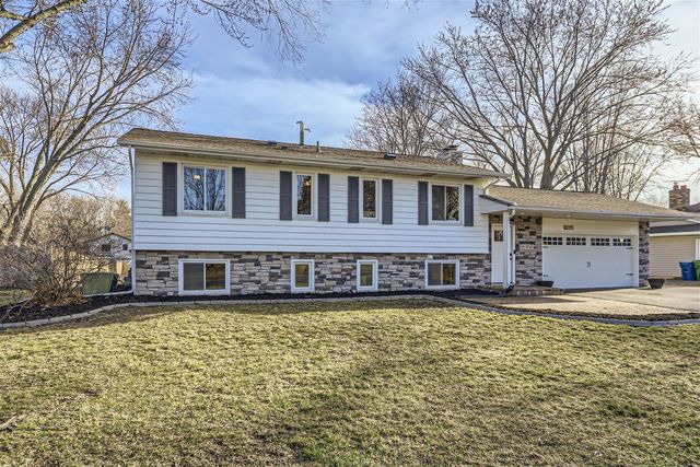 9741 102nd Pl N, Maple Grove, MN 55369