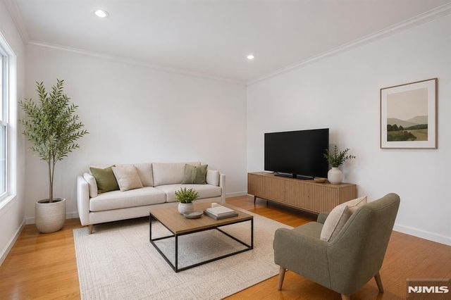 528 52nd St #201, West New York, NJ 07093