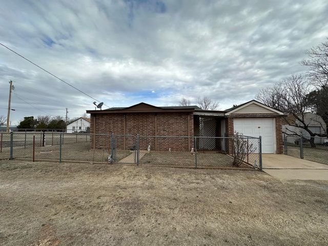 506 6th St, Fort Supply, OK 73841