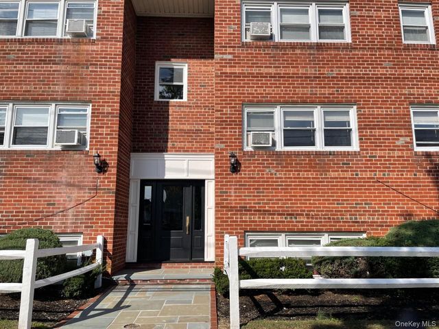 133 Dubois Ave #A9, Valley Stream, NY 11581
