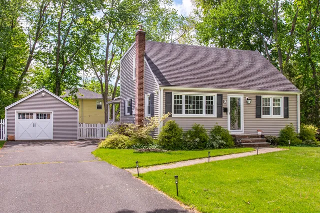 18 Columbia Ave, Berkeley Heights, NJ 07922
