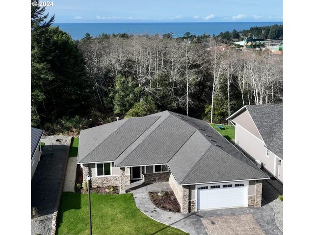 1338 Nautical Heights Dr, Brookings, OR 97415