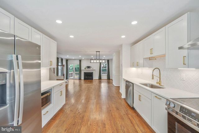 8501 Enochs Dr, Lorton, VA 22079
