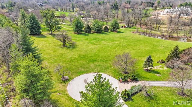 25 Bridle Ridge Ln, Saint Louis, MO 63131